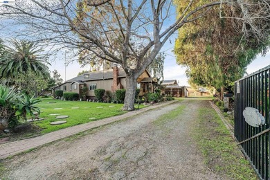 Investor / Developer Opportunity - Nearly 1 Acre Parcel Rare - photo 1