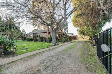 Investor / Developer Opportunity - Nearly 1 Acre Parcel Rare - photo 2