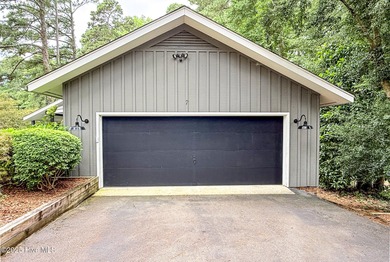 Welcome to 7 Inverness Place, a fully remodeled golf-front home - photo 10