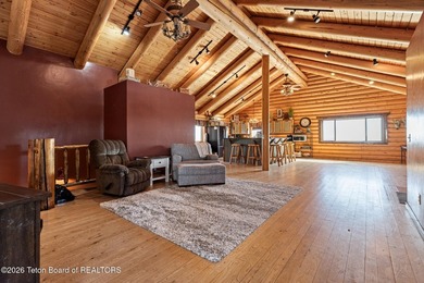 Beautiful log home on 3.2 acres just 5 minutes from Pinedale - photo 5