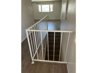 Unique MIXED USE BUILDING, conveniently located 2 bedroom 1 1/2 - photo 6