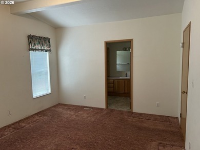 1400 SQ FT Manufactured home. 3 bedrooms, 2 bath, with vaulted - photo 18