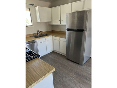 Unique MIXED USE BUILDING, conveniently located 2 bedroom 1 1/2 - photo 9