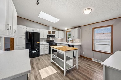 Beautifully updated home ready for you to move right in! As you - photo 2
