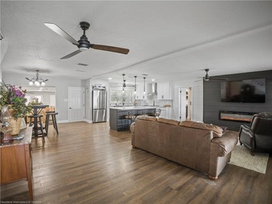 Luxury Lake June Lakefront Home, Newly Remodeled, 4 Bedrooms, 3 - photo 4