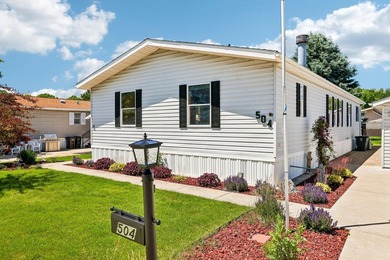 Beautifully updated home ready for you to move right in! As you - photo 4