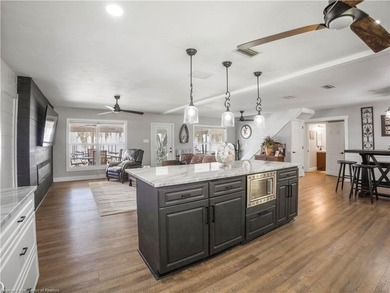 Luxury Lake June Lakefront Home, Newly Remodeled, 4 Bedrooms, 3 - photo 8