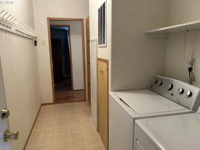 1400 SQ FT Manufactured home. 3 bedrooms, 2 bath, with vaulted - photo 28