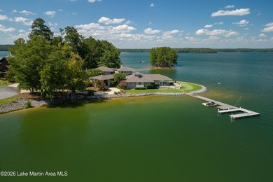 This 5BR Trillium estate redefines lake living. Over 850 ft of - photo 4