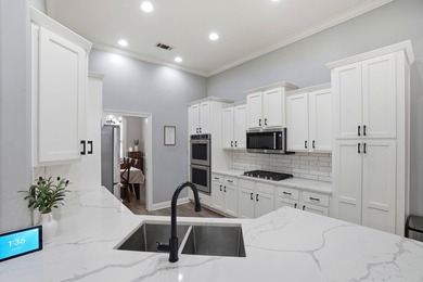 Movie theater? Covered heated pool? This stunning 5 bed, 4 bath - photo 15