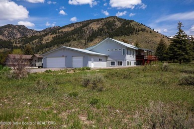 Golf Course Home with Stunning Mountain Views! Spacious - photo 4