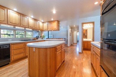 A rare Redding legacy estate - nearly 16 acres with three - photo 6