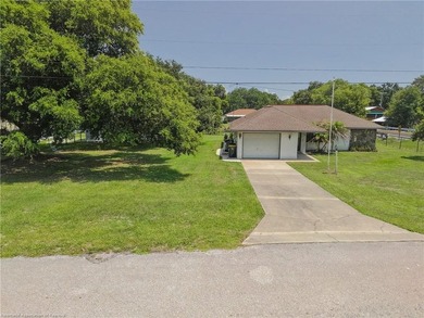 Lake Istokpoga Home For Sale in Lake Placid Florida