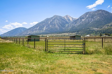 Welcome to your dream horse property! Tucked behind an automatic - photo 42