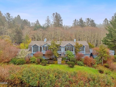 Set above the Pacific with sweeping panoramic ocean views, this - photo 2