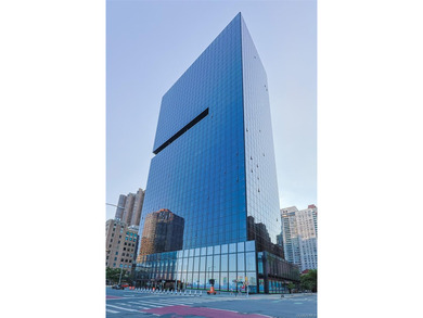 Experience elevated luxury living at One United Nations Park in - photo 1