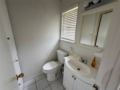 Cute 3bd, 2 bth, 2car garage. Older established neighborhood - photo 14