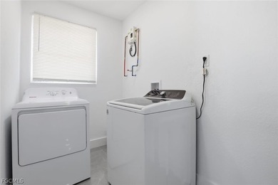 Welcome to your dream home in Cape Coral! This stunning - photo 23