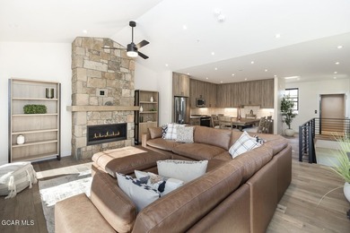 Experience mountain living at its finest in this stunning - photo 2