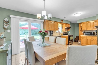 Welcome home... This impeccably maintained Glen Cove Ranch - photo 7