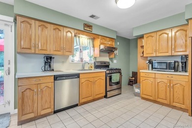 Welcome home... This impeccably maintained Glen Cove Ranch - photo 8