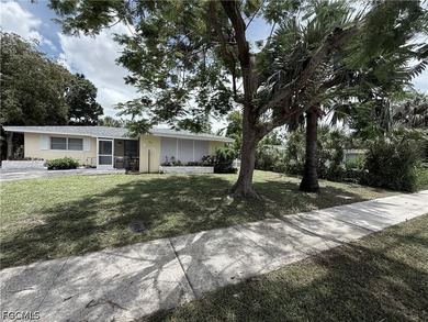 Palmlee Park is a neighborhood in Fort Myers, Florida. Palmlee - photo 1