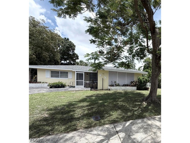 Palmlee Park is a neighborhood in Fort Myers, Florida. Palmlee - photo 4