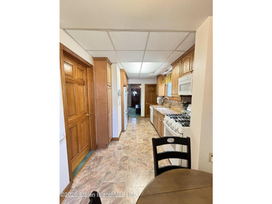 Welcome to 19 Rainbow Ave! Pride of ownership is evident in this - photo 14