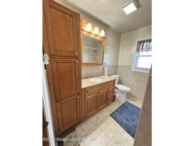 Welcome to 19 Rainbow Ave! Pride of ownership is evident in this - photo 15