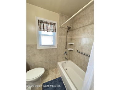 Welcome to 19 Rainbow Ave! Pride of ownership is evident in this - photo 17