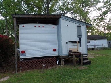 Nestled just one block from Toledo Bend Lake, this tidy two-bed - photo 32