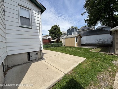 Welcome to 19 Rainbow Ave! Pride of ownership is evident in this - photo 37