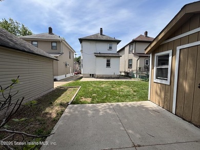 Welcome to 19 Rainbow Ave! Pride of ownership is evident in this - photo 40