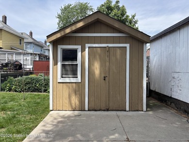 Welcome to 19 Rainbow Ave! Pride of ownership is evident in this - photo 41