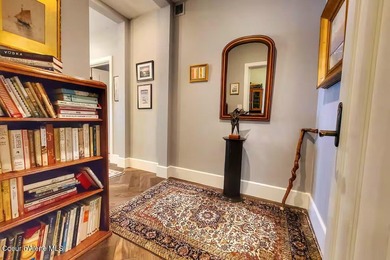 Experience the textures and warmth of refined waterfront living - photo 2