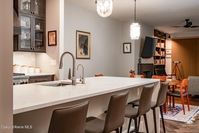 Experience the textures and warmth of refined waterfront living - photo 4