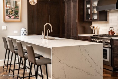 Experience the textures and warmth of refined waterfront living - photo 5