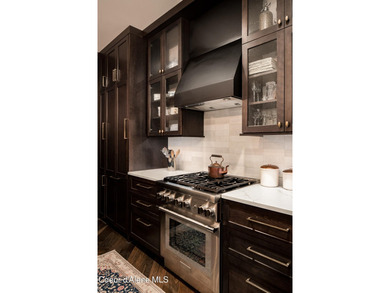 Experience the textures and warmth of refined waterfront living - photo 7