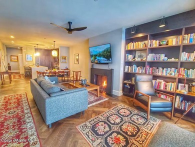 Experience the textures and warmth of refined waterfront living - photo 9
