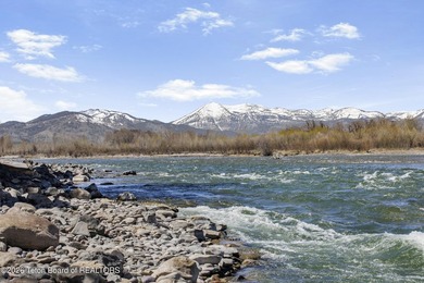 This 17.77 acre Snake River private estate offers a rare - photo 9
