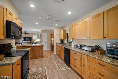 Gorgeous and UPDATED THREE BEDROOM, 2 BA, 2 Car Garage Villa in - photo 7