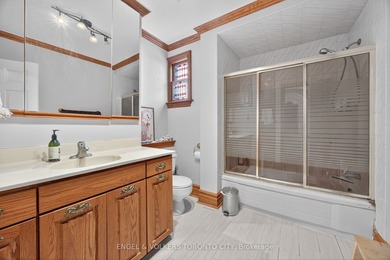 Attention investors and First time Buyers: this well-maintained - photo 11