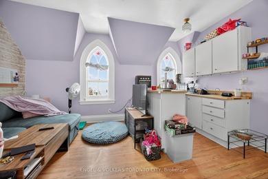 Attention investors and First time Buyers: this well-maintained - photo 13
