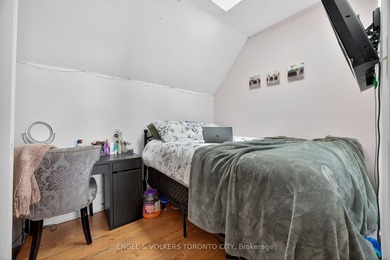 Attention investors and First time Buyers: this well-maintained - photo 14