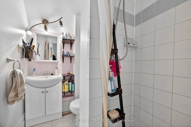 Attention investors and First time Buyers: this well-maintained - photo 15