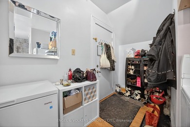 Attention investors and First time Buyers: this well-maintained - photo 16
