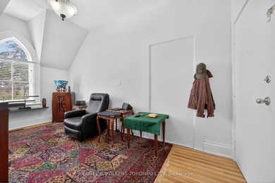 Attention investors and First time Buyers: this well-maintained - photo 18