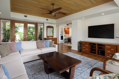 An oasis of privacy, peace, and serenity in the heart of a - photo 5