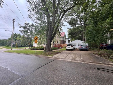 3 Unit apartment located just one block from Atwood Ave at the - photo 7