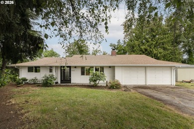 This Ridgefield Home Enjoys Evening Sunsets, with Views Of Lake - photo 1